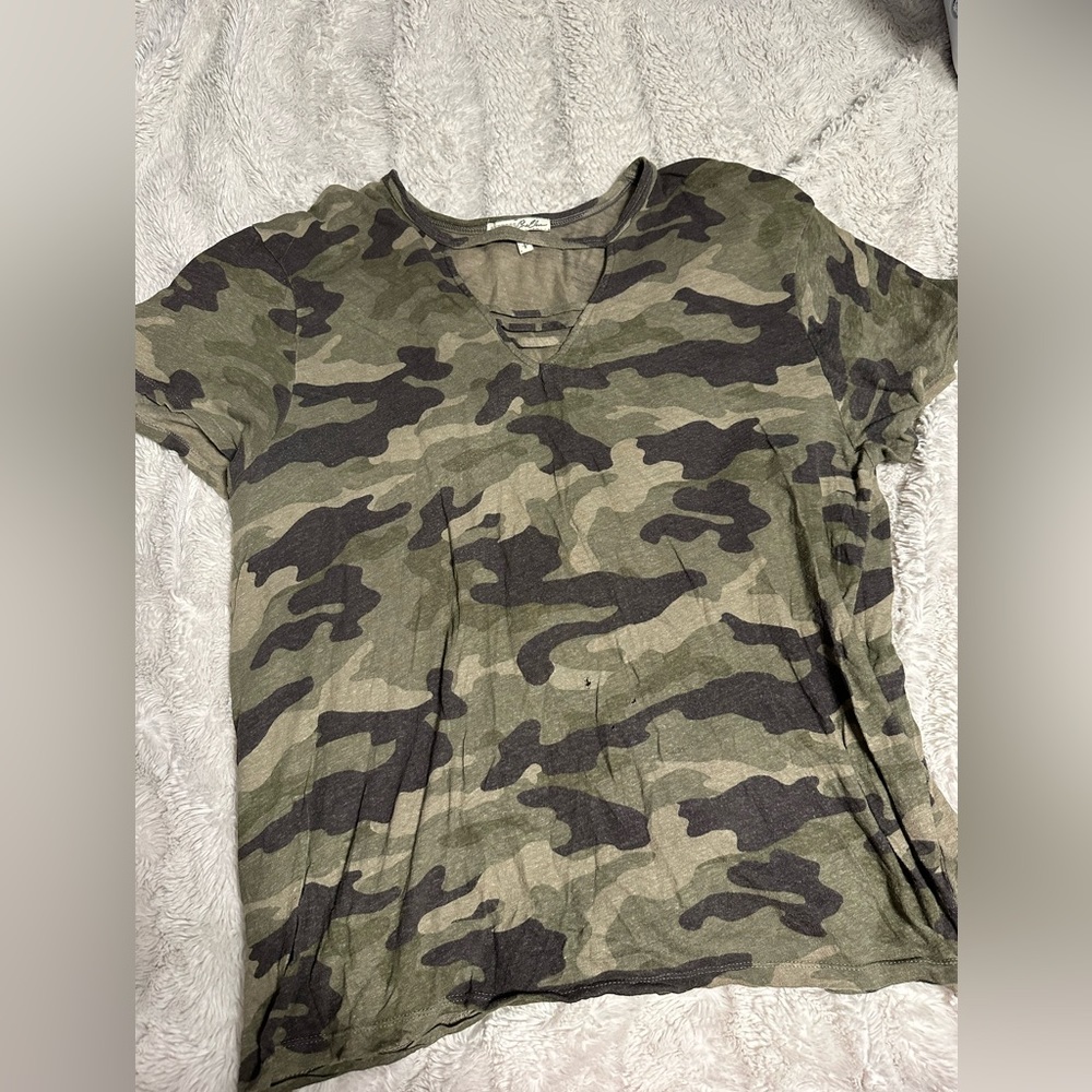 EXPRESS camo Top